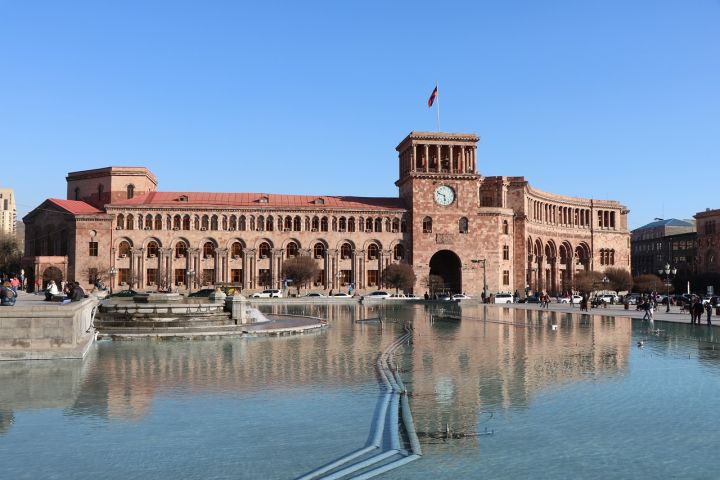В Армении ради борьбы с отмыванием денег отменили регистрацию недвижимости без нотариуса