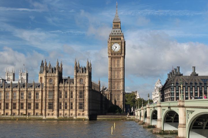 Парламент Великобритании одобрил реформы в системе цифровых доверенностей