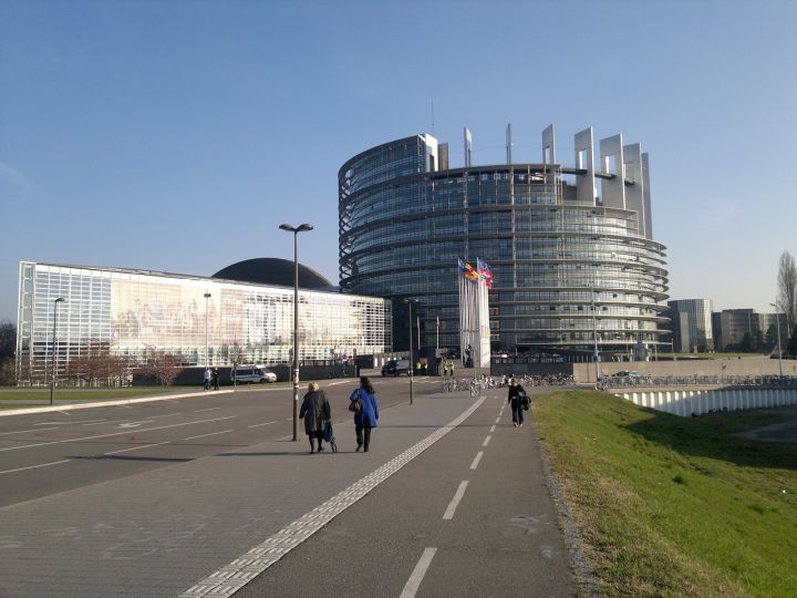 Европарламент принял новые правила по борьбе с отмыванием денег