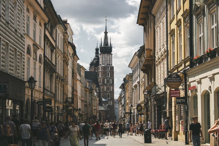 Власти Польши задержали группу белорусов и украинцев за подделку документов с целью легализации в ЕС Власти Польши задержали группу белорусов и украинцев за подделку документов с целью легализации в ЕС