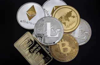 Центробанк рекомендовал финансовым организациям воздержаться от работы с криптовалютами