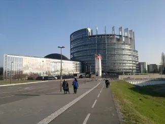 Европарламент принял новые правила по борьбе с отмыванием денег