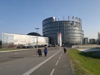 Европарламент принял новые правила по борьбе с отмыванием денег