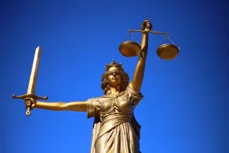 Жителя Дюссельдорфа подозревают в масштабном мошенничестве с внесением данных в торговый реестр