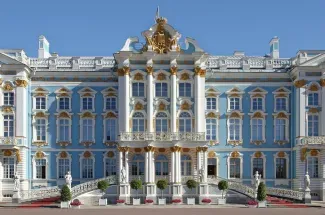ФАТФ не стала включать Россию в свой черный список